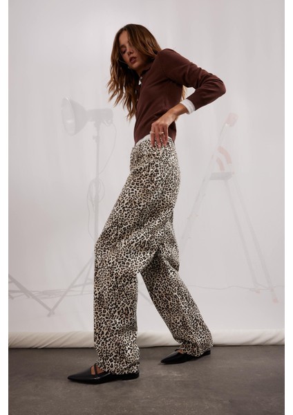 Baggy Fit Gabardin Pantolon Yüksek Bel Leopar Desenli Standart Boy D8149AX24AU fiyatları