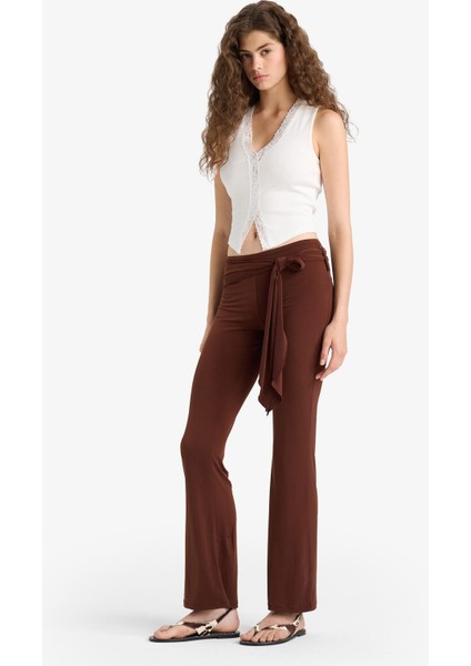 Flare Fit Normal Bel Bağlamalı Standart Boy Pantolon