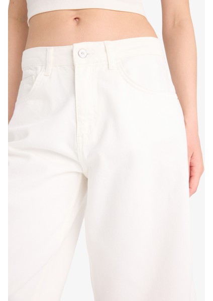 Yüksek Bel Beyaz Jean Bermuda Şort E4087AX25SM indirimleri