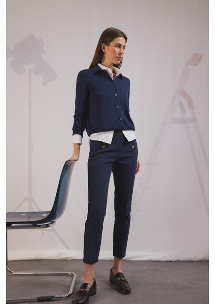 Skinny Fit Yüksek Bel Cepli Düğmeli Düz Paça Kumaş Pantolon E5431AX25SP modelleri
