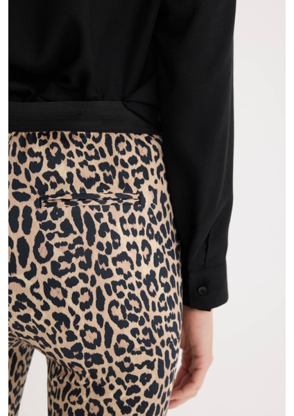 Sigaret Saten Kumaş Pantolon Leopar Desenli Normal Bel Beli Lastikli Düz Paça J8741AZ25SP