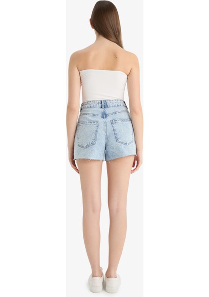 Mom Fit Yüksek Bel Paça Ucu Kesik Jean Şort