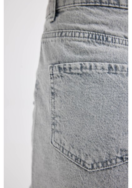 Mom Fit Yüksek Bel Kesik Uçlu Paça Jean Şort B7684AX24HS