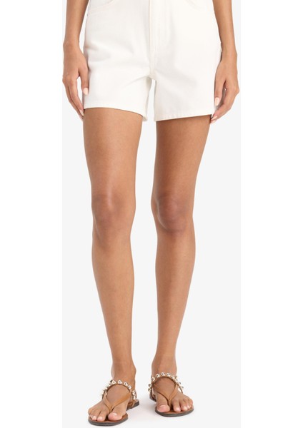 Cepli Beyaz Gabardin Şort F7018AX25SM indirimleri