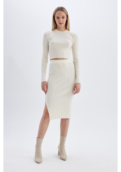 Coool Slim Fit Dar Kesim Basic Düz Yırtmaçlı Triko Midi Etek A2058AX24AU modelleri