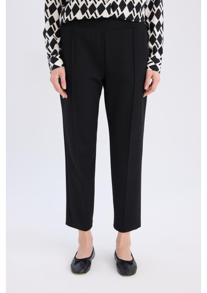 Krep Pantolon Carrot Fit Basic Düz Beli Lastikli Dar Paça Cepli D5950AX24WN fırsatları