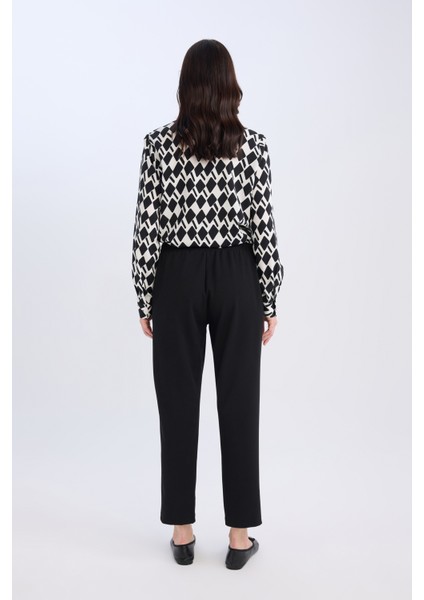 Krep Pantolon Carrot Fit Basic Düz Beli Lastikli Dar Paça Cepli D5950AX24WN indirimleri