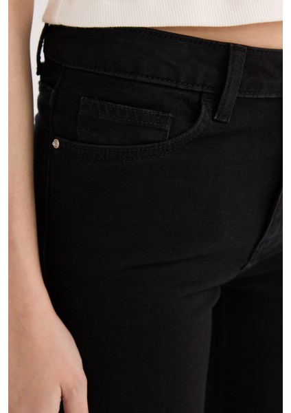 Mia Yüksek Bel Düz Paça Cepli Jean Pantolon D6639AX25SP indirimleri