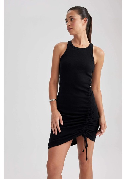 Kadın Siyah Halter Yaka Büzgü Detaylı Vücuda Oturan Mini Elbise – Günlük & Gece Şıklığı