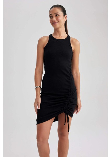 Kadın Siyah Halter Yaka Büzgü Detaylı Vücuda Oturan Mini Elbise – Günlük & Gece Şıklığı modelleri