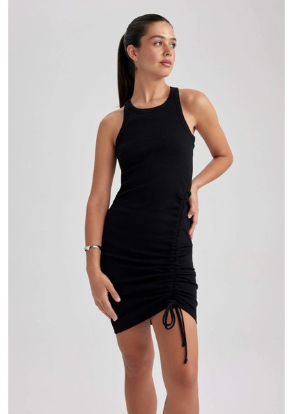 Kadın Siyah Halter Yaka Büzgü Detaylı Vücuda Oturan Mini Elbise – Günlük & Gece Şıklığı fırsatları
