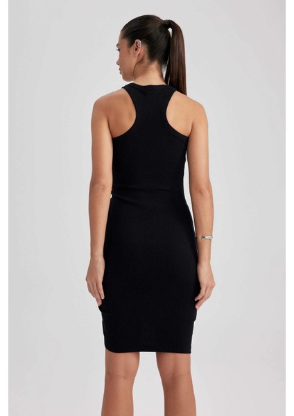 Kadın Siyah Halter Yaka Büzgü Detaylı Vücuda Oturan Mini Elbise – Günlük & Gece Şıklığı