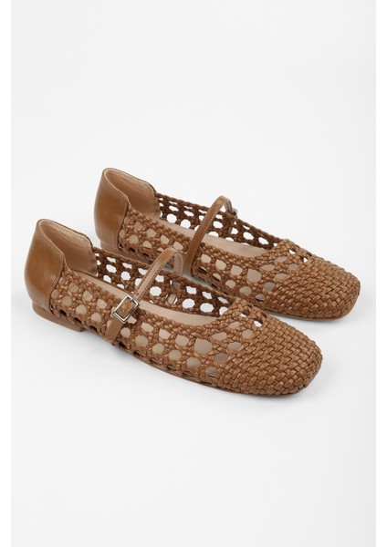 Kadın Miela Karamel Cilt Tokalı Örgü Babet