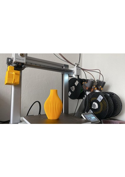 Sarı Dekoratif 3D Baskı Plastik Vazo – Modern Masa ve Raf Dekoru fırsatları