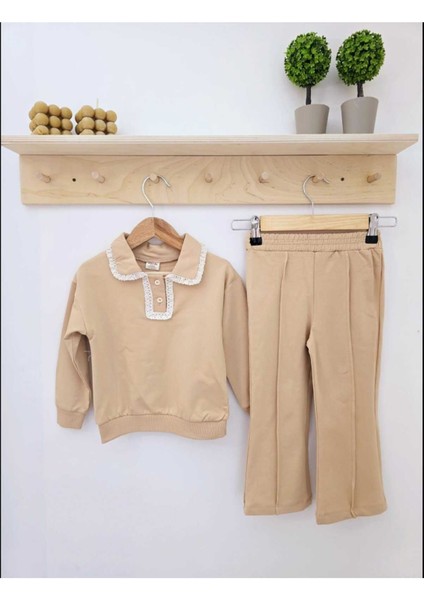 Dantel Yakalı Kız Takım