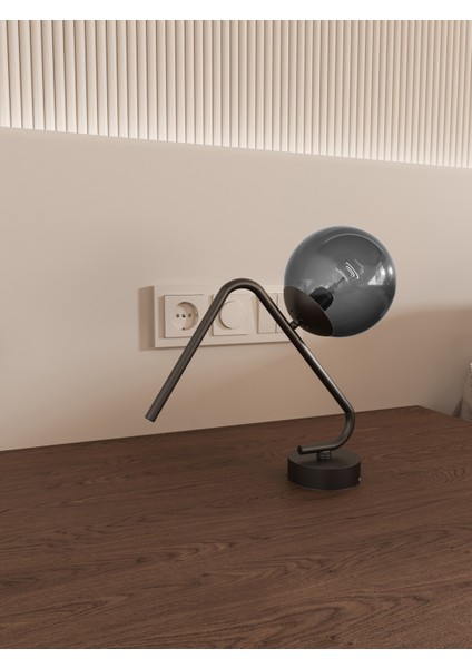VİNA Modern Eskitme Gövdeli Cam Küre Masa Lambası - Şık ve Minimalist Tasarım