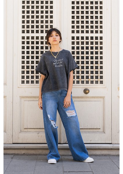 Kadın Yıkamalı Antrasit Oversize Tişört – “stay Close To People Who Feel Like Sunshine” Baskılı fırsatları