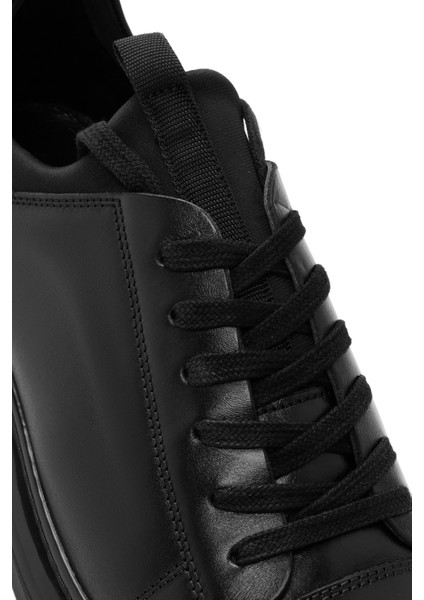 Erkek Siyah Bağcıklı Kalın Tabanlı Deri Sneaker 25WFD633118