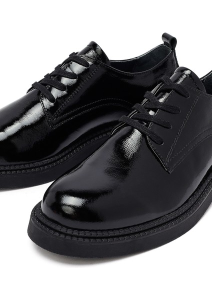 Kadın Siyah Bağcıklı Rugan Deri Maskülen Ayakkabı 25AFD512416