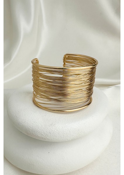Altın Rengi Katmanlı Geniş Kenarlı Açık Tel Bileklik