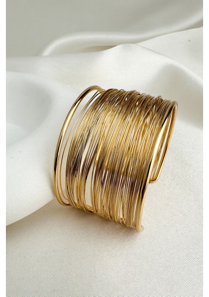 Altın Rengi Katmanlı Geniş Kenarlı Açık Tel Bileklik fırsatları