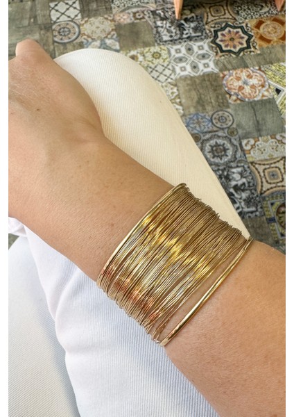 Altın Rengi Katmanlı Geniş Kenarlı Açık Tel Bileklik indirimleri