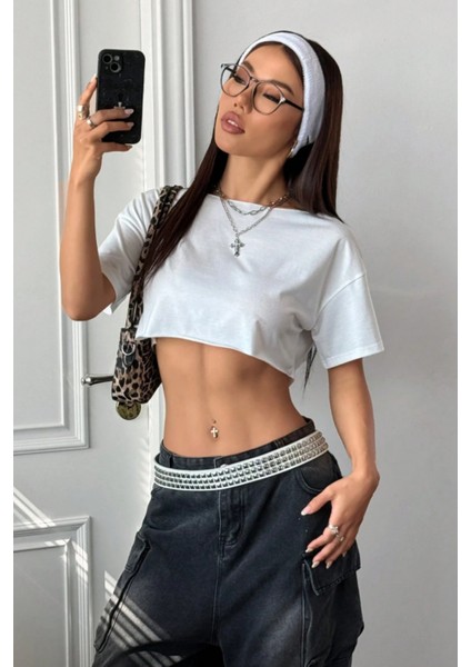 Kadın Beyaz Kayık Yaka Oversize Crop T-Shirt modelleri