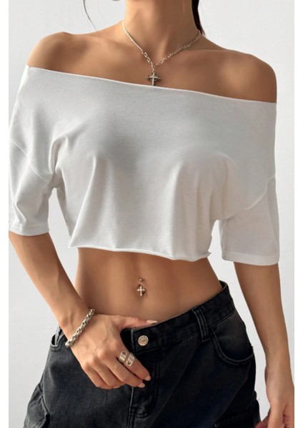 Kadın Beyaz Kayık Yaka Oversize Crop T-Shirt