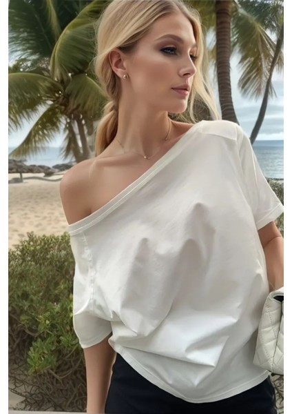 Beyaz Kadın Düşük Omuz Kayık Yaka Oversize T-Shirt fırsatları
