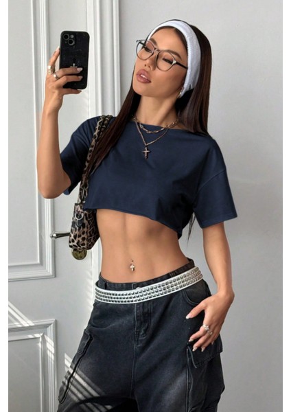 Kadın Lacivert Kayık Yaka Oversize Crop T-Shirt modelleri
