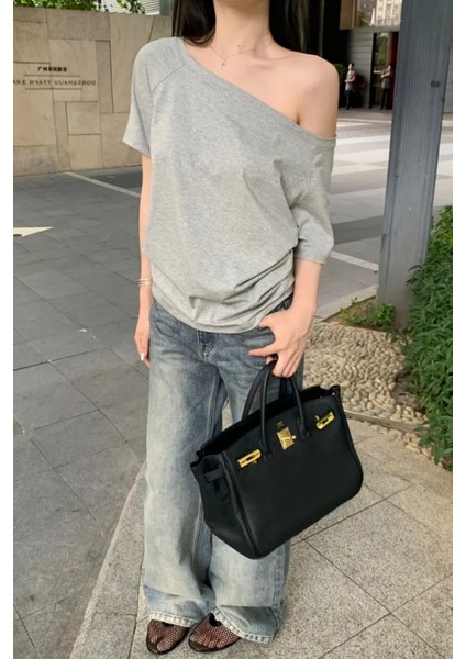 Gri Kadın Düşük Omuz Kayık Yaka Oversize T-Shirt fiyatları