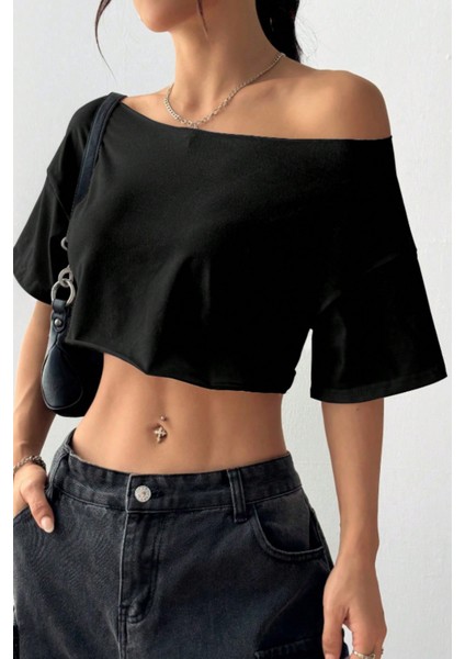 Kadın Siyah Kayık Yaka Oversize Crop T-Shirt modelleri