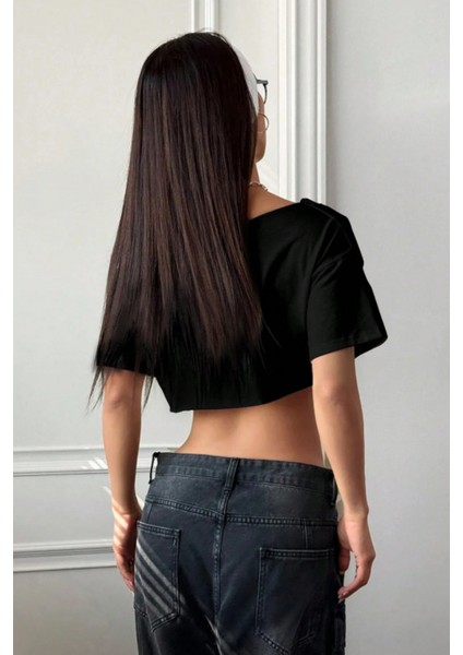 Kadın Siyah Kayık Yaka Oversize Crop T-Shirt