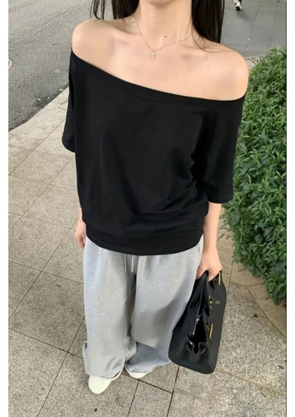Siyah Kadın Düşük Omuz Kayık Yaka Oversize T-Shirt
