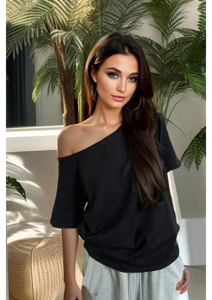 Siyah Kadın Düşük Omuz Kayık Yaka Oversize T-Shirt fırsatları