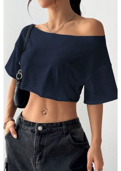 Kadın Lacivert Kayık Yaka Oversize Crop T-Shirt