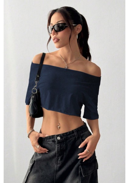 Kadın Lacivert Kayık Yaka Oversize Crop T-Shirt fiyatları