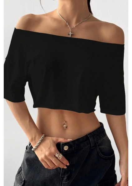 Kadın Siyah Kayık Yaka Oversize Crop T-Shirt fırsatları
