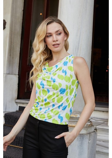 Kadın Likralı Parlak Kumaş Empirme Degaje Yaka Kolsuz Body Bluz-Fıstık Yeşil modelleri