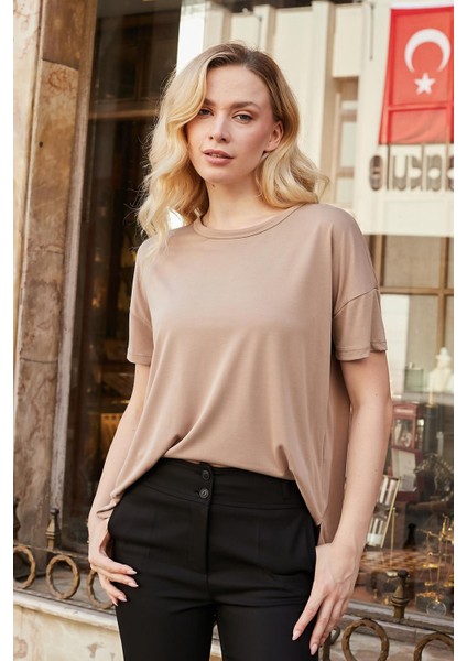 Kadın Modal Penye Geniş Sıfır Yaka Düşük Omuzlu Yanları Yırtmaçlı Bluz -Camel