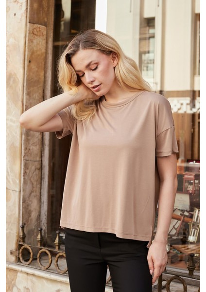 Kadın Modal Penye Geniş Sıfır Yaka Düşük Omuzlu Yanları Yırtmaçlı Bluz -Camel indirimleri