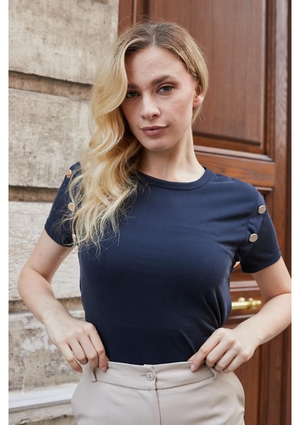 Kadın Kaliteli Modal Kumaş Sıfır Yaka Düğme Aksesuarlı Kısa Kol T-Shirt Bluz-Lacivert indirimleri