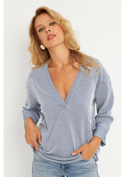 Kadın Ekru-Lacivert Çizgili Cepli Sweatshirt TF01 fiyatları