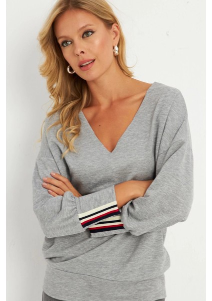 Kadın Gri Şerit Detaylı V Yaka Sweatshirt EY2905 modelleri