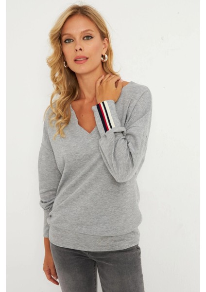 Kadın Gri Şerit Detaylı V Yaka Sweatshirt EY2905 fırsatları