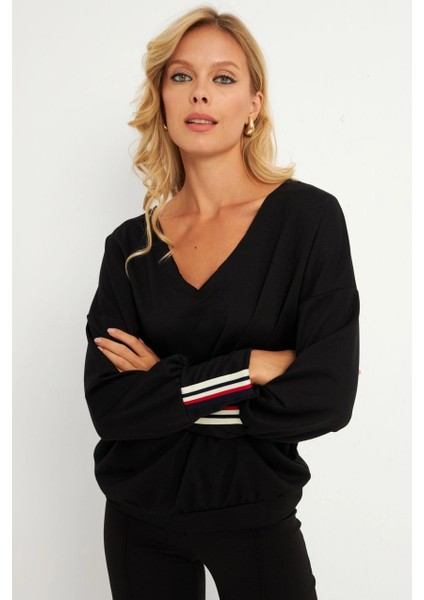 Kadın Siyah Şerit Detaylı V Yaka Sweatshirt EY2905