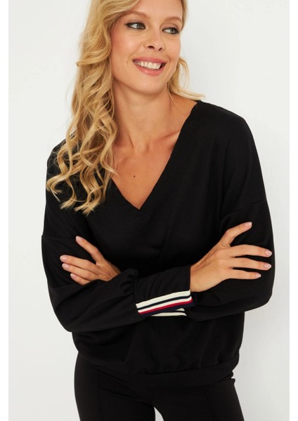 Kadın Siyah Şerit Detaylı V Yaka Sweatshirt EY2905 fırsatları