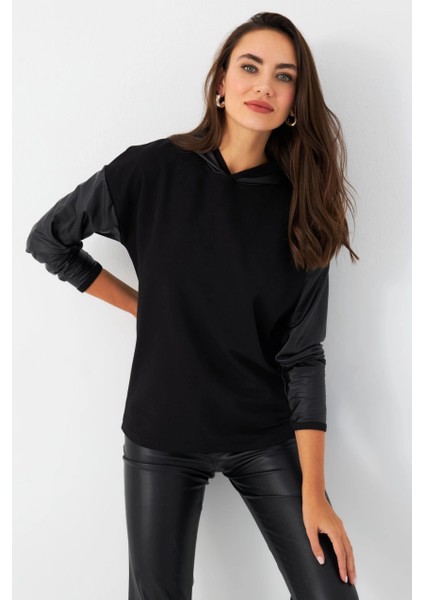 Kadın Siyah Kapüşonlu Sıvama Detaylı Sweatshirt TF37