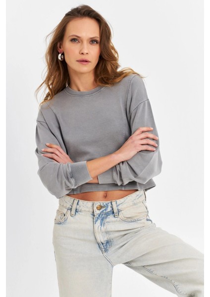 Kadın Gri Salaş Crop Sweatshirt ZH08 fiyatları