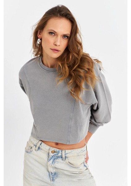 Kadın Gri Salaş Crop Sweatshirt ZH08 fırsatları